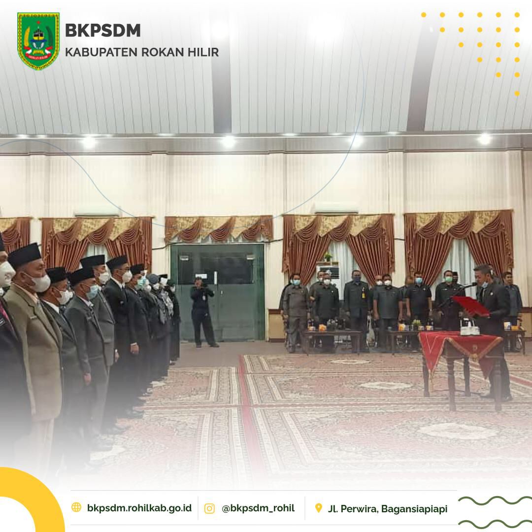 bkpsdmrohil's tweet photo. Pelantikan yang dilaksanakan di Gedung Misran Rais juga dihadiri oleh Wakil Ketua DPRD Basiran Nur Efendi, Sekretaris Daerah Rokan Hilir H.M.Job Kurniawan, S.AP, https://t.co/2QwgfY32bb, Plt Kepala BKPSDM Dr. H. Ali Asfar, S.Sos, https://t.co/2QwgfY32bb, dan seluruh Kepala OPD. https://t.co/TRxHmCgROj
