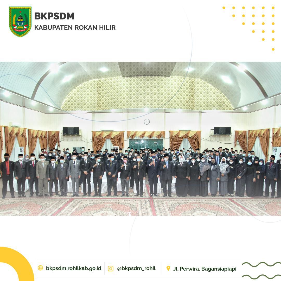 bkpsdmrohil's tweet photo. Pelantikan yang dilaksanakan di Gedung Misran Rais juga dihadiri oleh Wakil Ketua DPRD Basiran Nur Efendi, Sekretaris Daerah Rokan Hilir H.M.Job Kurniawan, S.AP, https://t.co/2QwgfY32bb, Plt Kepala BKPSDM Dr. H. Ali Asfar, S.Sos, https://t.co/2QwgfY32bb, dan seluruh Kepala OPD. https://t.co/TRxHmCgROj