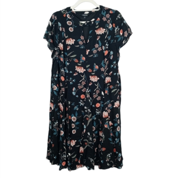 IvonCage's tweet photo. So good I had to share! Check out all the items I'm loving on @Poshmarkapp #poshmark #fashion #style #shopmycloset #torrid #hispterrow #urbanoutfitters: https://t.co/yrH0fsoZcG https://t.co/qY3u2Fhwkp