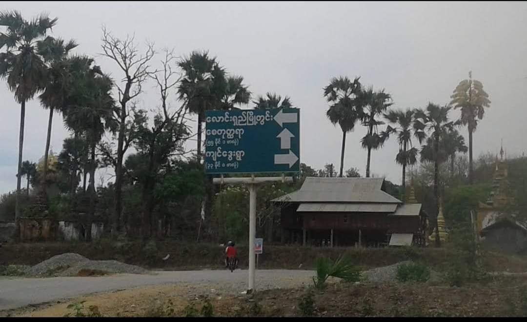 spring_2021's tweet photo. SAC abducted 2 hunters, MaSwarTwi Residents, who handed over the weapons to SAC in Oct at 25th Defense Equipments factory in LaungShae Town, Magway on suspicion of connection with PDF. 2 detainees are being held in military headquarter and have not been released yet.#2022Jan2Coup https://t.co/xfTOB5qOrz