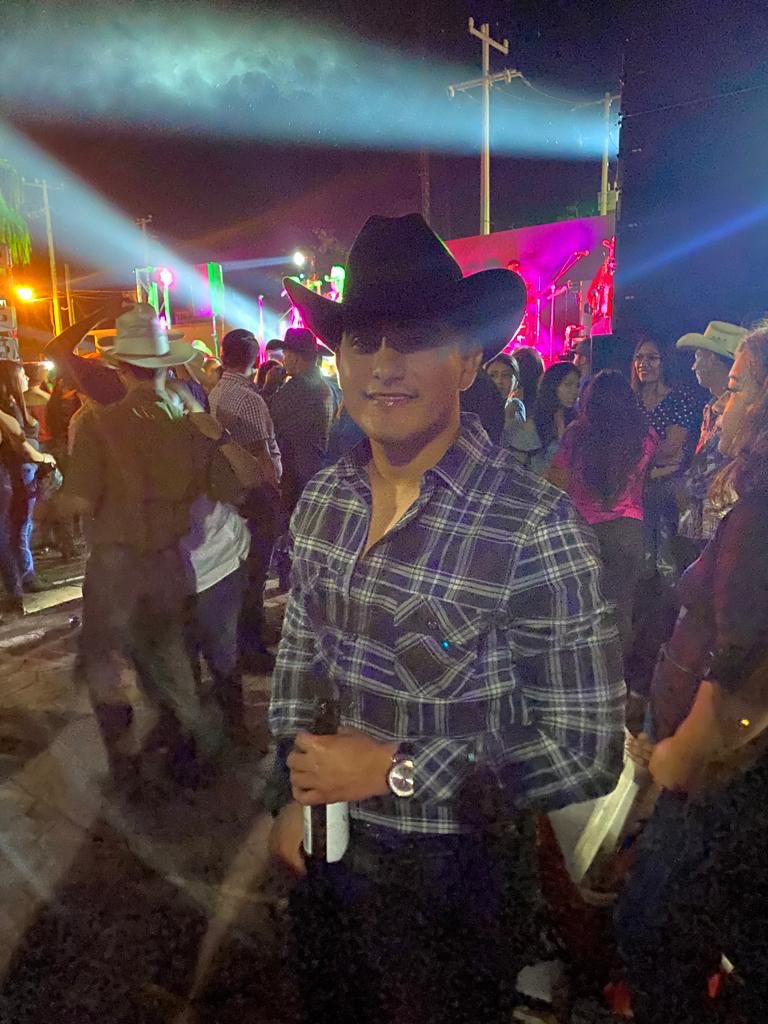 Y nos dejamos caer a Güémez, Tamaulipas a echarnos un bailongo 🤠🕺🏻🥳😅❤️

¡ALEGRIA que será un gran año 2022!