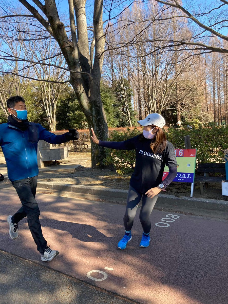 YumiBody's tweet photo. 今日は、箱根駅伝を観た後、プロギングしながら別所沼ヘ🎵
主催の楠田さんにご挨拶に行って来ました!
日本代表だったお二人と襷を繋いだり一緒に走ってもらったり、贅沢なランニングでした🎵
別所沼にランニングにいらした方気軽にご参加できますよ♪
#RunDreams
#彩湖リレーマラソン https://t.co/tMksXk2xJe