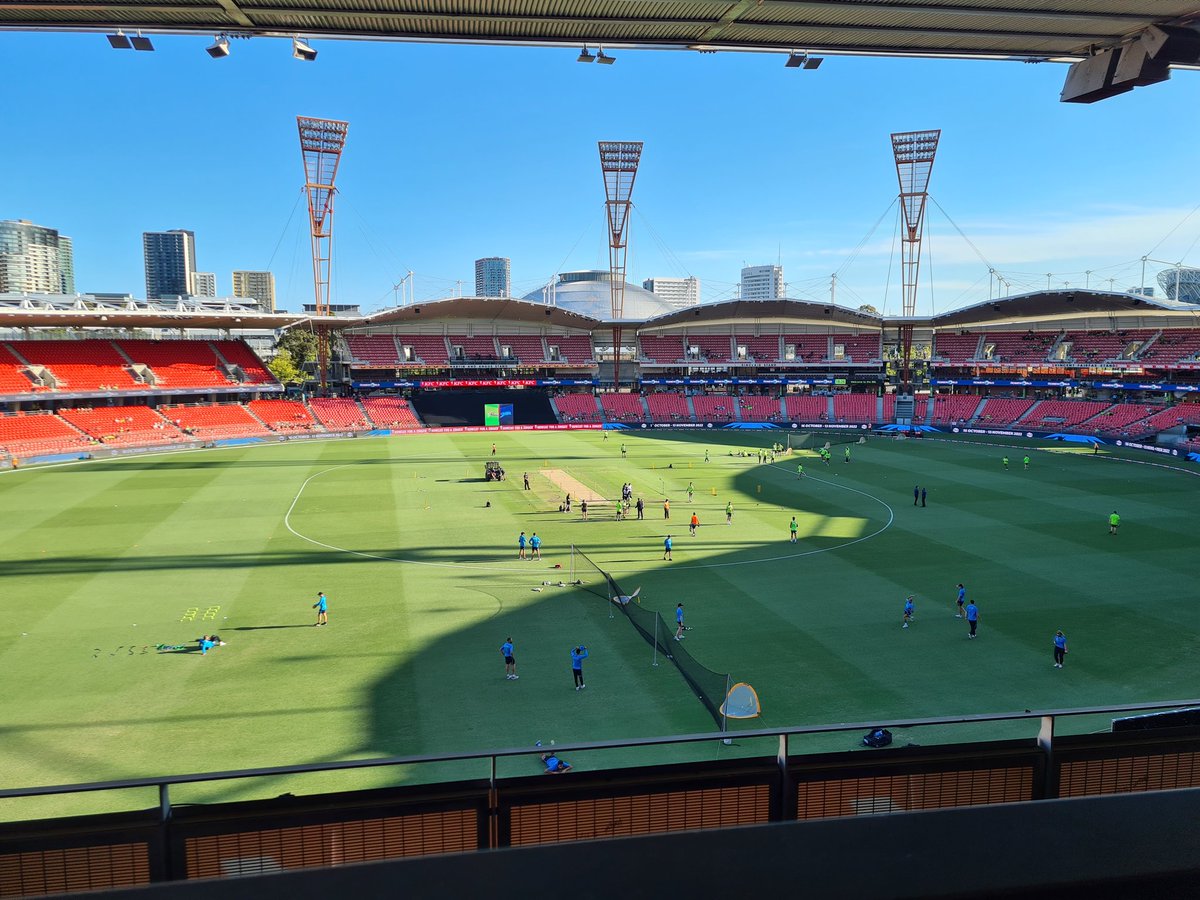 Herman_SL's tweet photo. Skydeck views tonight for the @ThunderBBL vs @StrikersBBL match. 

@chrisbway
#thundernation
#corporatehospitality 
#businessperks https://t.co/yfEQ9YK4F4