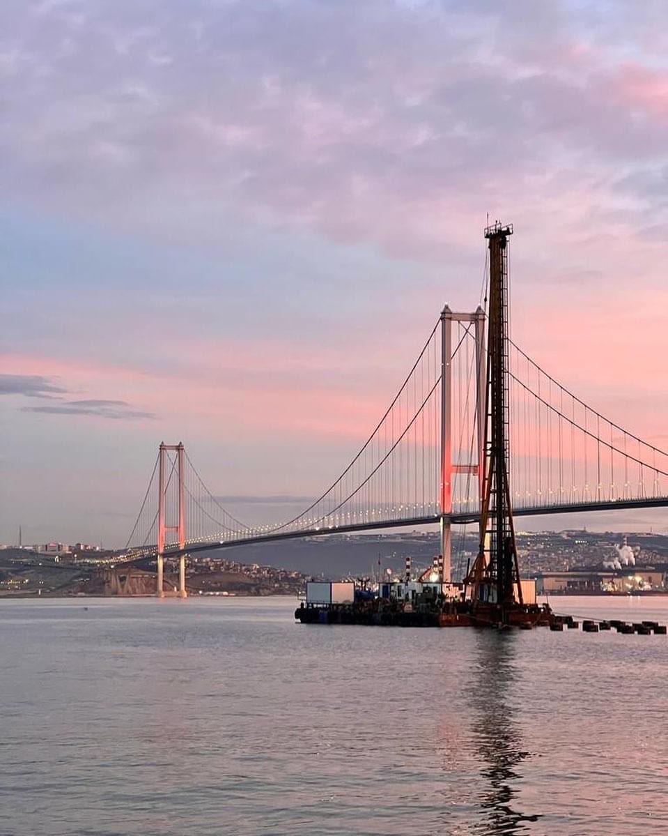 ErkeGroup's tweet photo. Yalova - Altınova - Tersaneler bölgesinde bulunan 
Sefine Tersanesi'ne ait 
"Sefine Tersanesi Dolfen ve İskele İnşaatları" kazıkları imalatı
#Semw D-62 #dizelçekiç ile #Güçlenİnşaat tarafından gerçekleştirilmektedir.

#ErkeGroup
#İşinTemelindeBizVarız https://t.co/njyOpbTPaZ