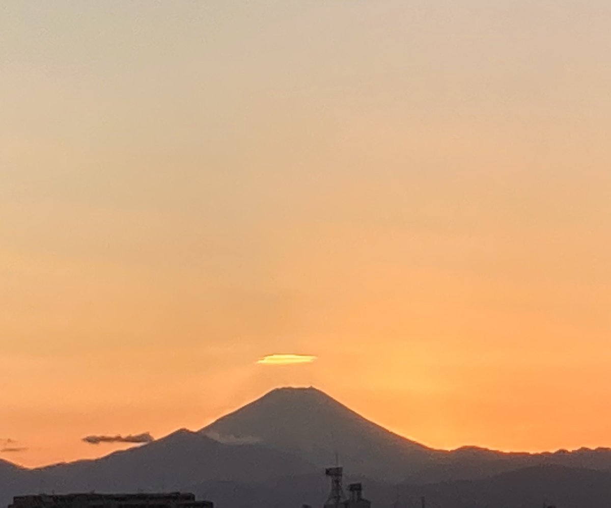 tasogale3's tweet photo. 天使の輪っか雲😇

＃天気の図鑑 https://t.co/aVYLAzoggy
