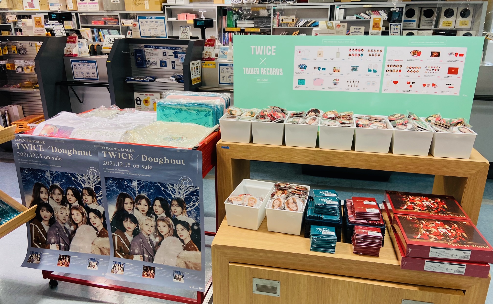 TWICE OFFICIAL GOODSをタワーレコード店舗にて販売決定