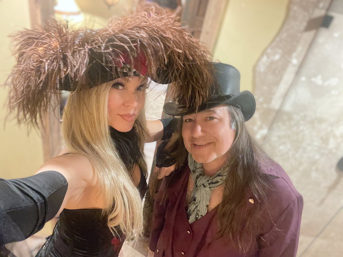 therachelstacy's tweet photo. There’s nothing LIKE…..showing up to your show and getting #outfitted to match the NYE MAD HATTER PARTY THEME! ❤️❤️❤️❤️ #madhatter #NewYearsEve #texas #rachelstacy #marcotellomusic #fiddlegirl #songwriter #concert #nye https://t.co/bpKHQH4xza