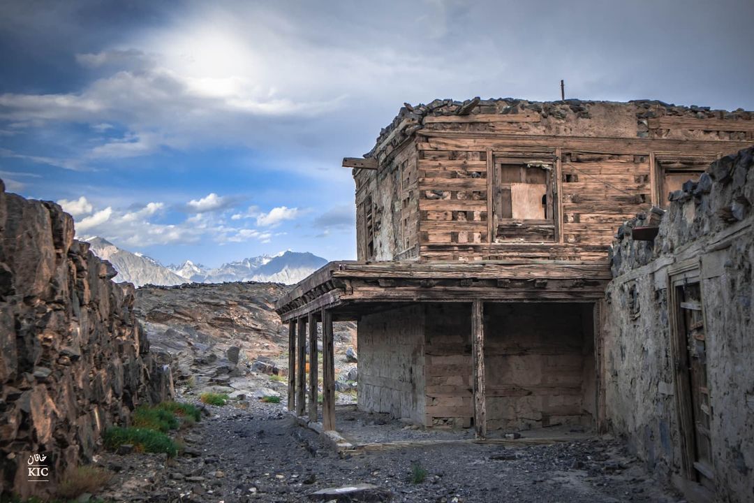 VisitPkNow's tweet photo. Kharpocho Fort Skardu 🏚️
A great Symbol of Anchan Era.The Fort is believed to have been built centuries ago by maqpon(military general ) Bogha, The then ruler of Skardu, The rule of Maqpons over Skardu might have ended in the 1970s.

#Pakistan #Skardu #GilgitBaltistan https://t.co/riDIndCUrU