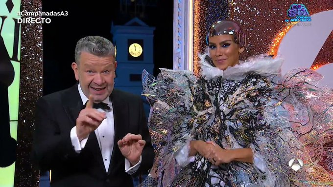 Dos30TV's tweet photo. 🍇🔔@CristiPedroche y @albertochicote comienzan el 2022 en #A3 conquistando en el 1er minuto del año al 37.9% de cuota y 7.534.000 espectadores, LÍDER Y MÁXIMO HISTÓRICO para #A3

El programa completo es lo + visto del día con un 33.7% y 6.308.000

#QueVivaLaTele #Audiencias https://t.co/G88oqPOBup