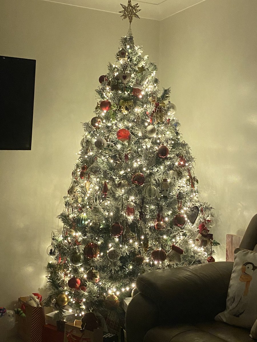 TraceyAirth's tweet photo. Sitting quietly enjoying the last 5 minutes of my Christmas tree before it is packed away for another year ❤️🎄#Christmas #fairylights #2022NewYear https://t.co/bT2poWVmjc