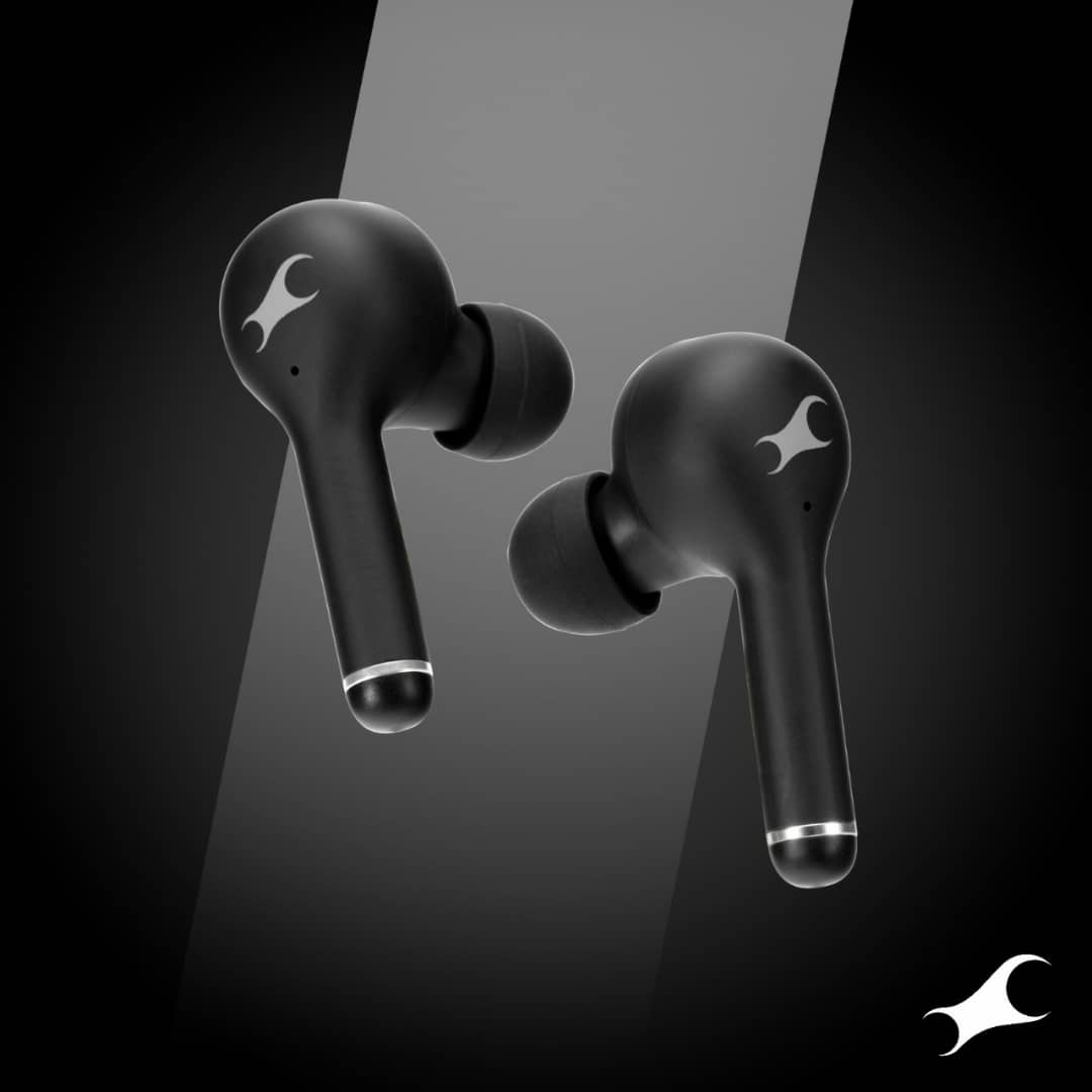 Kushal06's tweet photo. This have Noice cancellation and this helps a lot while speaking in seminars with boss get your hands on this now..

#FastrackReflexTunes https://t.co/MkecvPHwY3 https://t.co/rdnkZfZfXU