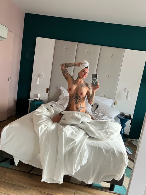 Good Morning Honey, ich hoffe Du hast gut geschlafen? Ich bin heute schon fr&uuml;h wach, denn ich will gleich<a href="/tag/highheels"class="tags"><span>#highheels</span></a><a href="/tag/dirtytalk"class="tags"><span>#dirtytalk</span></a><a href="/tag/wetlook"class="tags"><span>#wetlook</span></a><a href="/tag/dildo"class="tags"><span>#dildo</span></a><a href="/tag/deepthroat"class="tags"><span>#deepthroat</span></a>