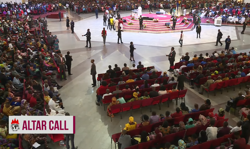 LFCGoshen's tweet photo. Altar Call
#LFCLiveService
#FirstServiceOfTheYear
#MoreThanAConqueror
#1stService https://t.co/ipZjdrwVXb