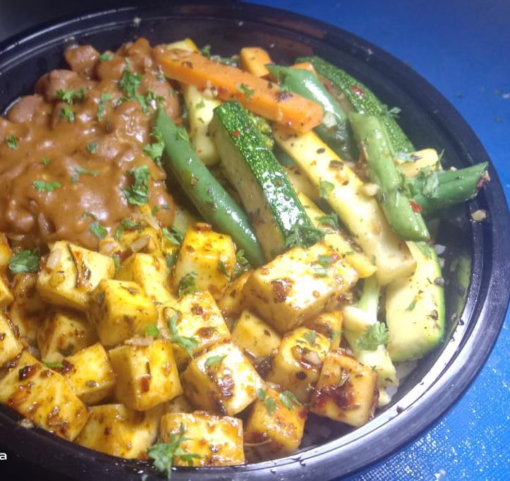 FCDeccan's tweet photo. Our cafe serves some healthy food ! Order online #rice #ricebowl #goodfood #thedecc17 https://t.co/xlpgu2dSGw