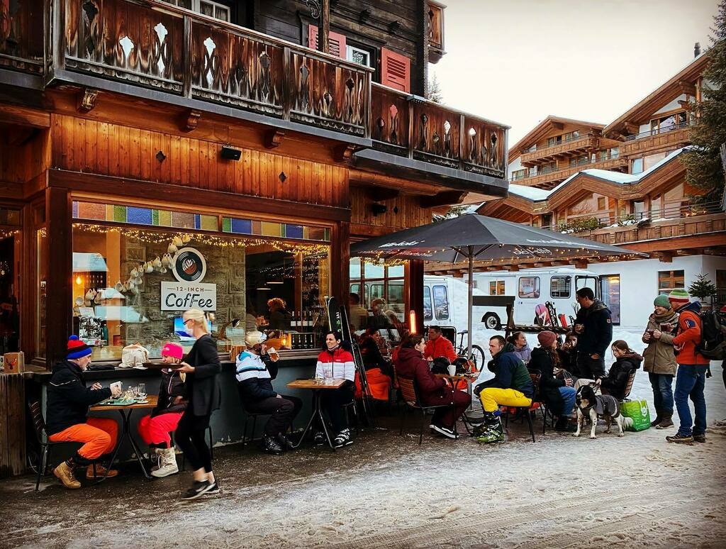 12inchCofFee's tweet photo. Zur goldenen Stunde am 12-Inch: Glühwein- und Apéro-Stimmung…😊 https://t.co/KxOTmYVLqQ https://t.co/8oxsseCIOd
