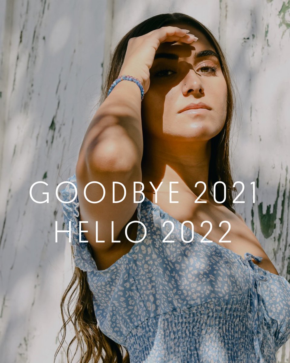 TinyRitualsCo's tweet photo. CHEERS to a NEW YEAR 🥳🥂 The way we see it, there’s no rush in declaring our resolutions or jumping into expectations for the new year. 

It’s time to step into the flow of life and enjoy things as they come 😌 Lots of love from your friends at Tiny Rituals 💕 https://t.co/Pj0An1UYzq