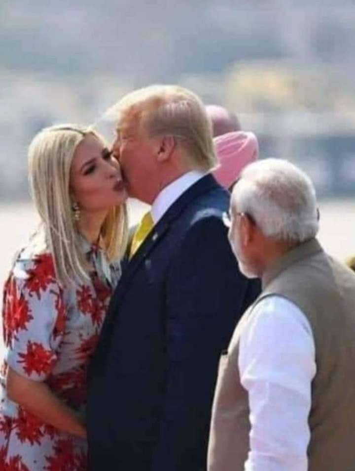 डॉलर को करीब से निहारता हुआ 
₹2 रूपये का सिक्का...😊 😂😂😂