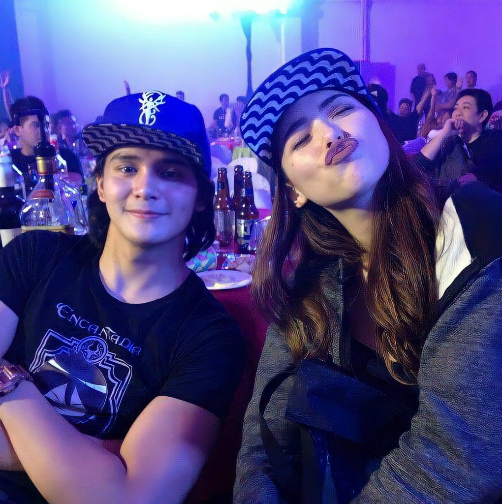 adikthing's tweet photo. social distance to no distance 😍

#RSPMyFairytaleHero
KYRU MyFairytaleHero https://t.co/2RXHfUEIAk