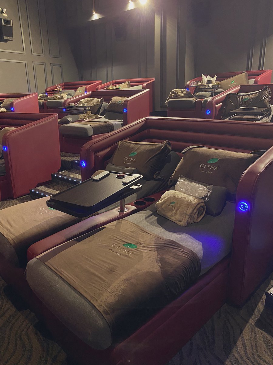 Shahirahzai's tweet photo. Finally…dapat merasa tengok wayang atas tilam Getha 😭

Birthday gift untuk diri sendiri, why not! Rupanya harga kat JB more cheaper dari KL. https://t.co/9ZAoW3B88H