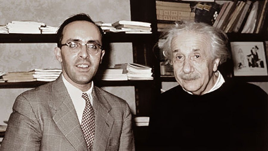 ustadsplinter34's tweet photo. Saçma magazinel figürleri herkes bilir ama 1953 yılında Einstein ile Princeton Üniversitesi'nde Birleşik Alan Teorisi üstüne 3 saat konferans yapan Behram Kurşunoğlu'nu çoğunuz bilmez.
Dahi Türklerden biridir. 2003 yılında vefat etmiştir, saygıyla anıyorum. https://t.co/iuz8U8bAUy