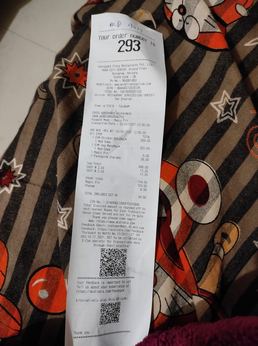 AmanJain12432's tweet image. I HAVE ORDERED TWO BURGER with  MCDONALD'S and they  DELIVERED ME 1 BURGER WTF IS THIS, ARE THEY MAD, what kind of service is this. And I ordered from magic pin @CareMagicpin @mcdonaldsindia #fake_service #fraud
