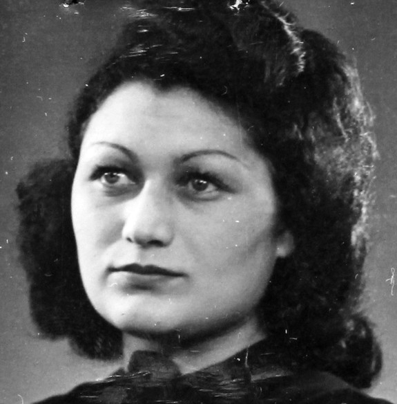 AuschwitzMuseum's tweet photo. 2 January 1916 | A Norwegian Jewish woman, Lilly Gedanken, was born in Kristiania (Oslo). 

She arrived at #Auschwitz on 1 December 1942 and was murdered in a gas chamber immediately after selection. https://t.co/U2mfz0GiLS