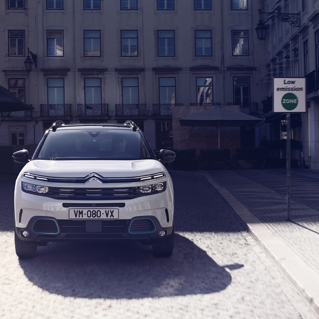 Enjoy the quiet of 100% electric driving for your daily journeys as well a 180 hp petrol engine for adventures further when you drive the #Citroën #C5Aircross SUV Hybrid... It's truly the best of both worlds!

Explore this model online: duffmorgan.com/citroen/new-ca… #citroënc5aircross