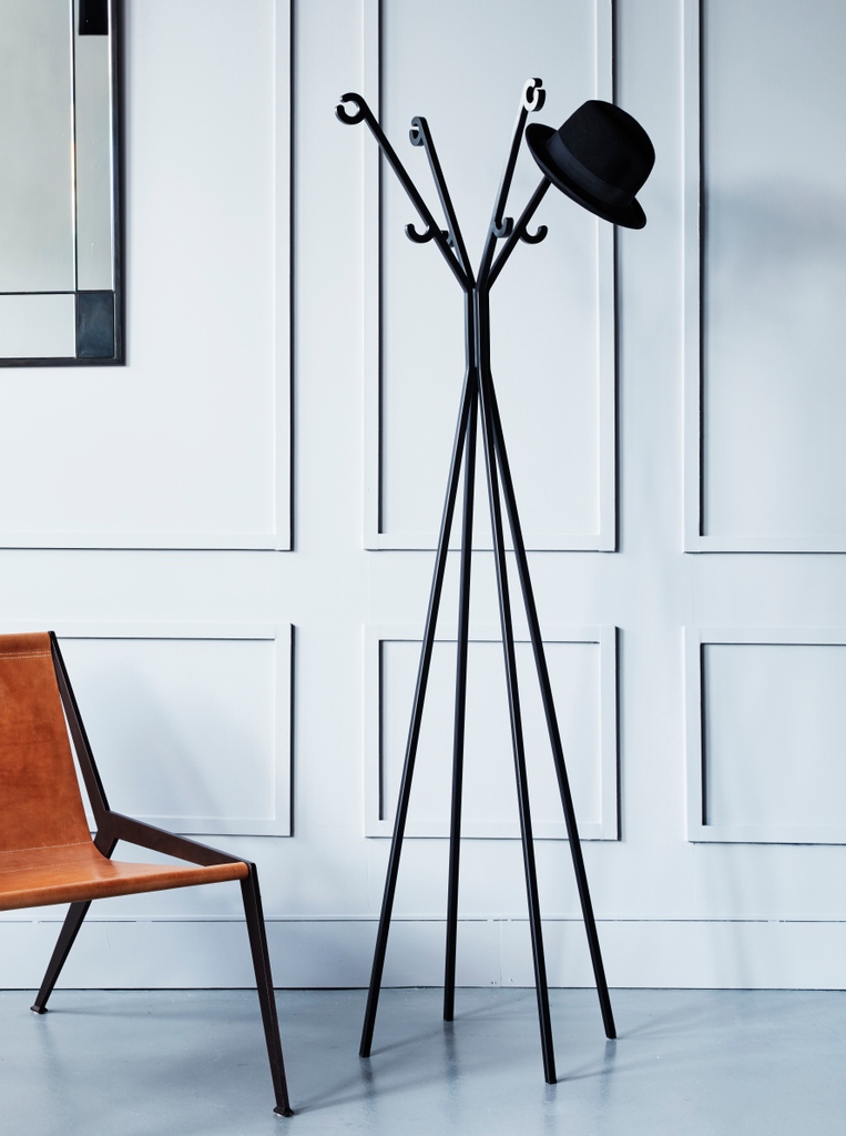 TomFaulkner's tweet image. A hatstand can bring a familiar warmth to the home. We've reimagined the standard, old-school designs, recasting them in this modern iteration that can really make an entrance.

#customdesign #bespokefurniture #hatstand #interiordesign #coatrack #metalfurniture #madeintheuk