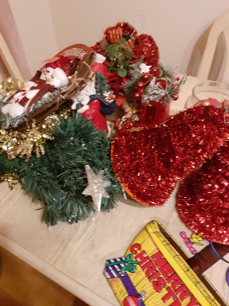 sandymb1956's tweet photo. Nice to have house colourful for 3 weeks or so during festive season.But always take the tree n decs down on 2nd or 3rd January. Pic taken 7.45. #decorationsdown House feels bare for a while. But unlike the song It Cant Be Xmas Everday 😁 However I WONT do #DryJanuary EVER 🤣🤣 https://t.co/KyitnfXyfd