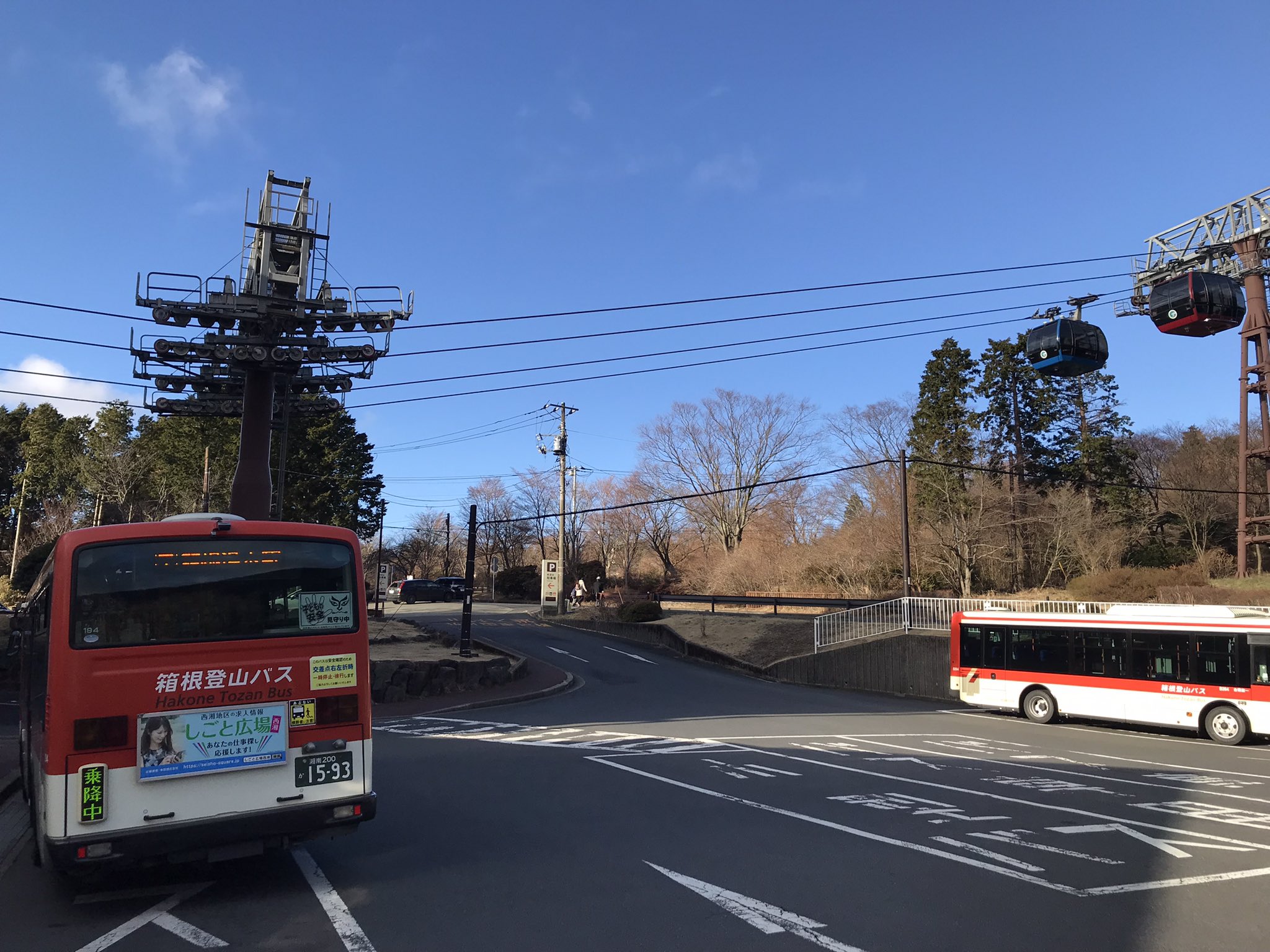 旧西武バスファン 桃源台から小田急ハイウェイバスで新宿へ それがまず発車時刻から15分遅れ 箱根の山々での小トラブル 御殿場での乗降 極め付けが東名の大渋滞と凡ゆる原因が積み重なり 1 2時間は裕に遅れるので 東名松田で降りて走って小田急