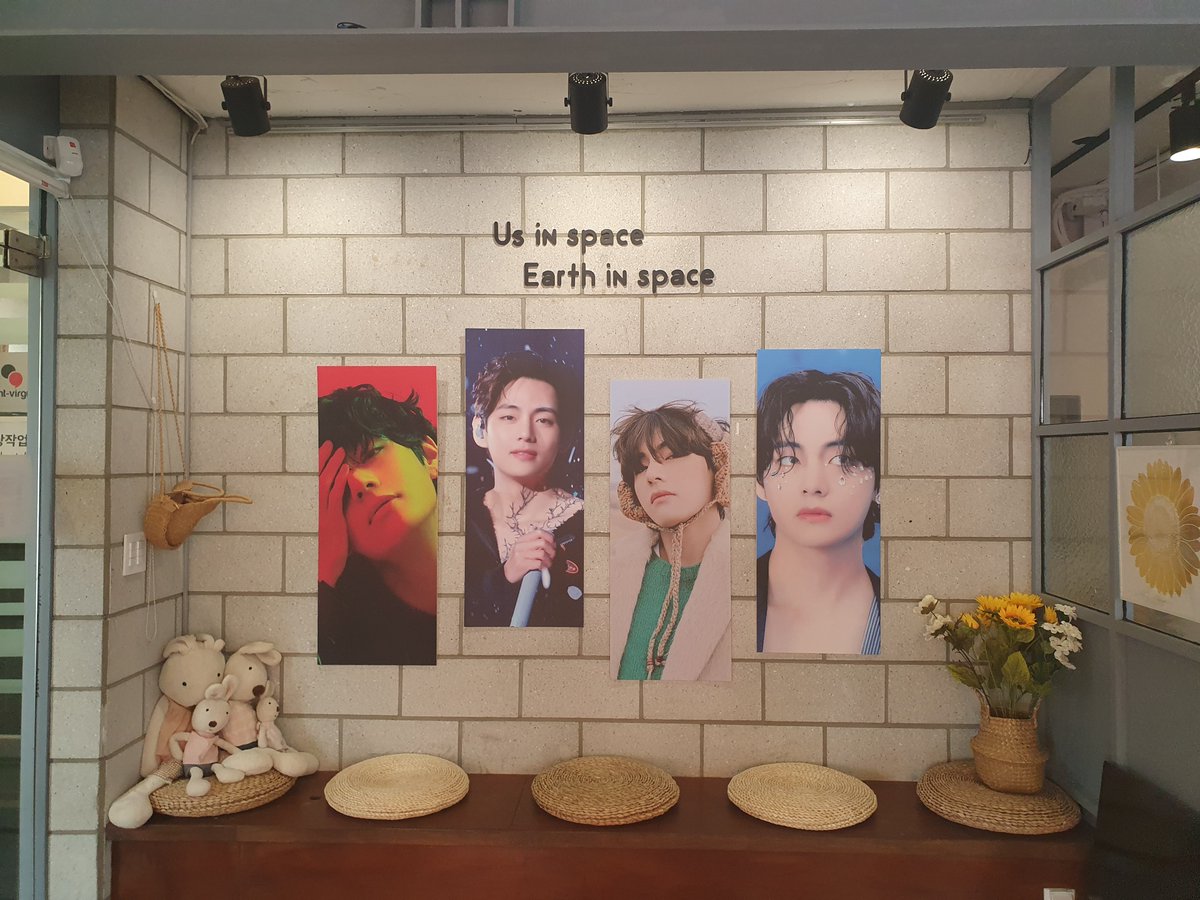 RanghaeM's tweet photo. 태형이 생일 날 간 카페어스💜 혹시 하루 늦게 가서 보라해세트가 없으면 어떡하지 걱정했는데 있어서 행복했습니다 혼자가서 어벙벙하게 있었는데 친절하게 보라해 세트에 대해 설명해주셔서 감사합니다
#눈꽃같은_태형아_언제나_보라해 #HAPPY_VDAY_WITH_ARMY 
@purplecloud_BTS
#카페투어는BTSROAD https://t.co/vS9DS6y37f