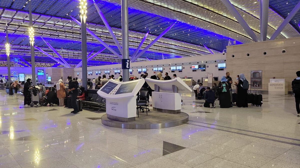 DSTWorldTravel's tweet photo. Alhamdulillah 
With the blessings of Allah swt our guests arrived at Jeddah Airport safely and our DST team assists in their app activation and transit to #Madinah.
Join our next trip for an unforgettable #Umrah experience.
https://t.co/NlehwbhfnE 
#DST #DecemberUmrah #Umrah2022 https://t.co/owELNs2uON