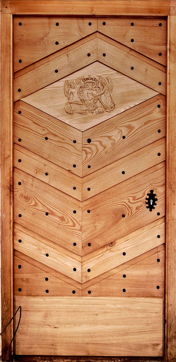 GMarsily's tweet image. Bastia...Aprimu a porta à 2022, salutemu u travagliu di l'artisgiani Pesce è feliciteghju i pruprietarii per sta porta cusì bella...