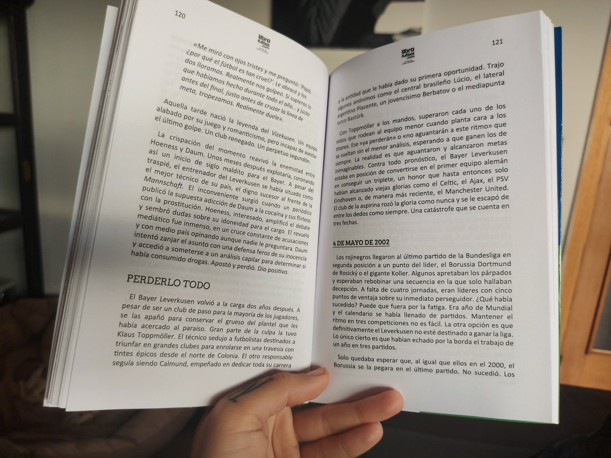 JaviHipo's tweet photo. Escrito por @SergiooVargasG , este Fútbol y drama es lo primero que me leo íntegramente en 2022. 
Me parece un buen libro. Recoge casos sobre aficiones conflictivas, ilegalidades y escándalos, partidos maltratados o clubes con equipos desafortunados, como este Neverkusen 👇. https://t.co/STntqTMg76