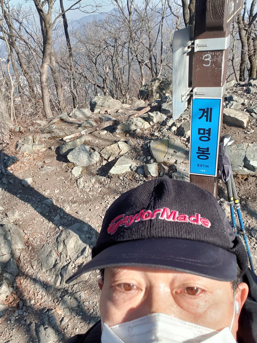 kwonyd03's tweet photo. 2022년 임인년 맞이 금정산 계명봉 ~ 갑오봉 ~ 고당봉 ~ 미륵사 산행...... 올해도 두려움과 열심으로 견디고 인내하고 즐기며 조심하며 나아가자 https://t.co/YybQBVo1Xq