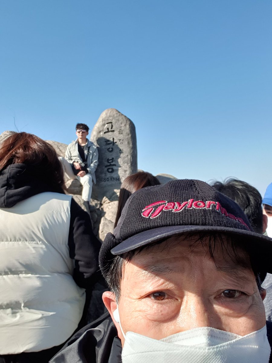 kwonyd03's tweet photo. 2022년 임인년 맞이 금정산 계명봉 ~ 갑오봉 ~ 고당봉 ~ 미륵사 산행...... 올해도 두려움과 열심으로 견디고 인내하고 즐기며 조심하며 나아가자 https://t.co/YybQBVo1Xq