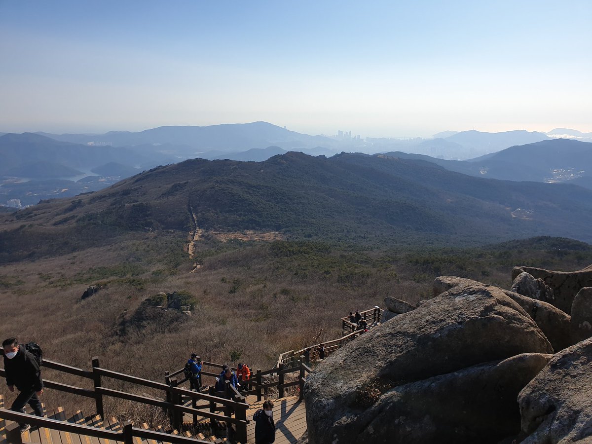 kwonyd03's tweet photo. 2022년 임인년 맞이 금정산 계명봉 ~ 갑오봉 ~ 고당봉 ~ 미륵사 산행...... 올해도 두려움과 열심으로 견디고 인내하고 즐기며 조심하며 나아가자 https://t.co/YybQBVo1Xq
