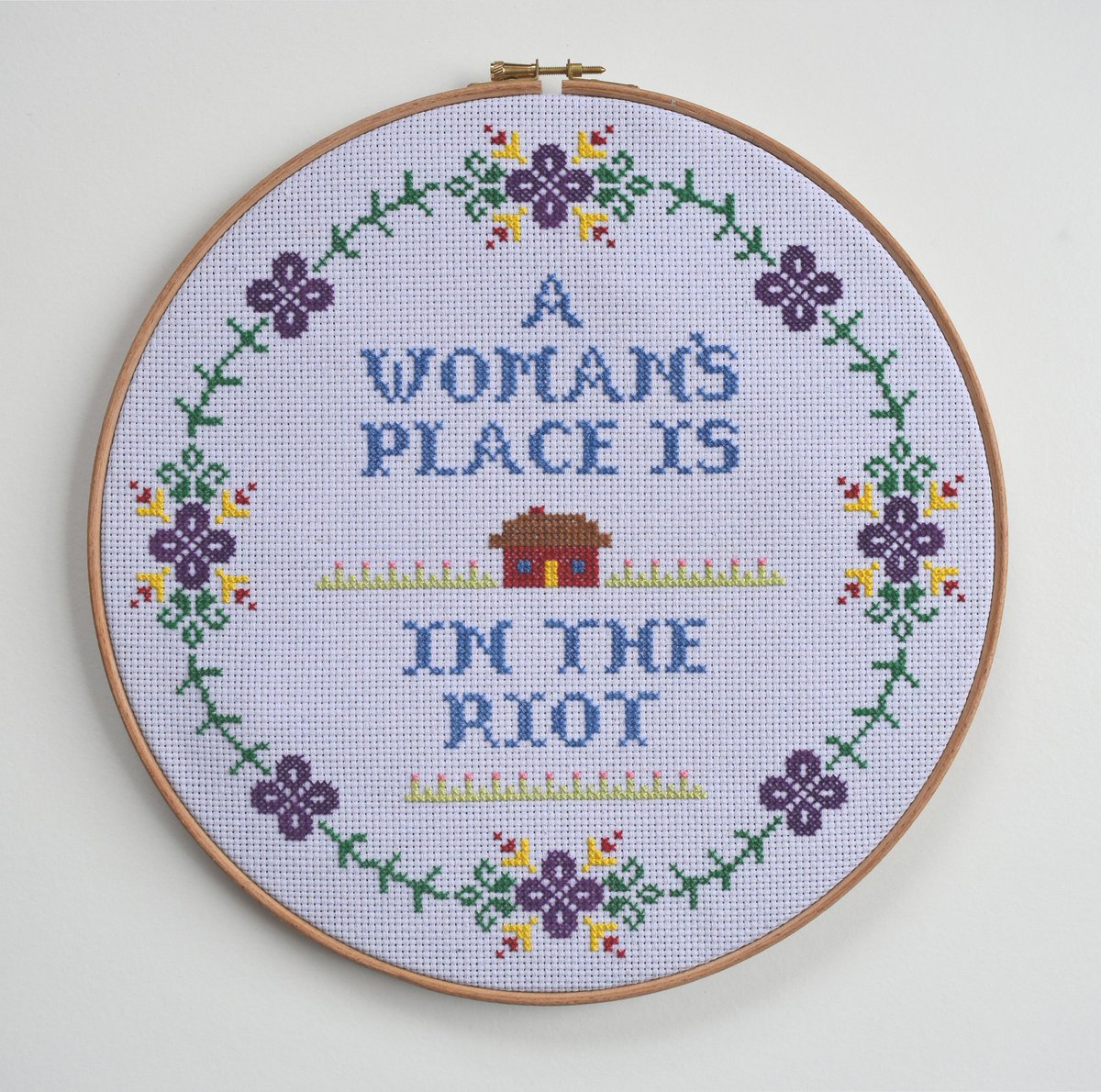 womensart1's tweet photo. Contemporary artist Sophie Neville, who combines traditional embroidery and textile crafts with contemporary socio-political subjects #Unravelling #WomensArt https://t.co/uMOaI53sZC
