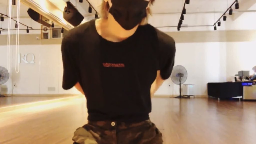 sankaissed's tweet photo. never gonna let anyone forget about this san in this vlive https://t.co/0bXeQLmnHH