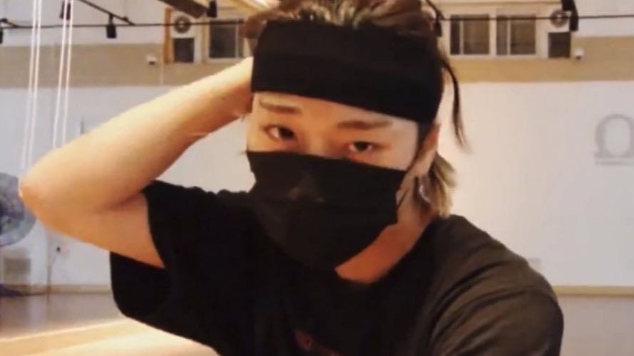 sankaissed's tweet photo. never gonna let anyone forget about this san in this vlive https://t.co/0bXeQLmnHH