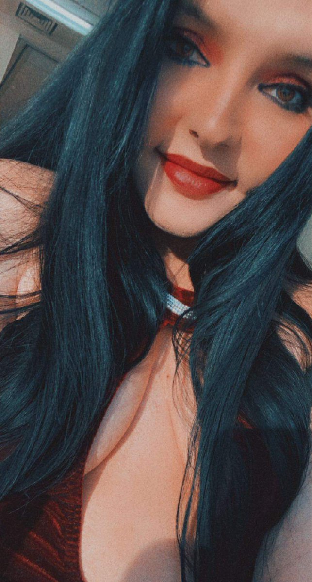 BrieeBooBear25's tweet photo. Happy New Year 🎊 
Here's to 2022 https://t.co/sykLm6dP5X