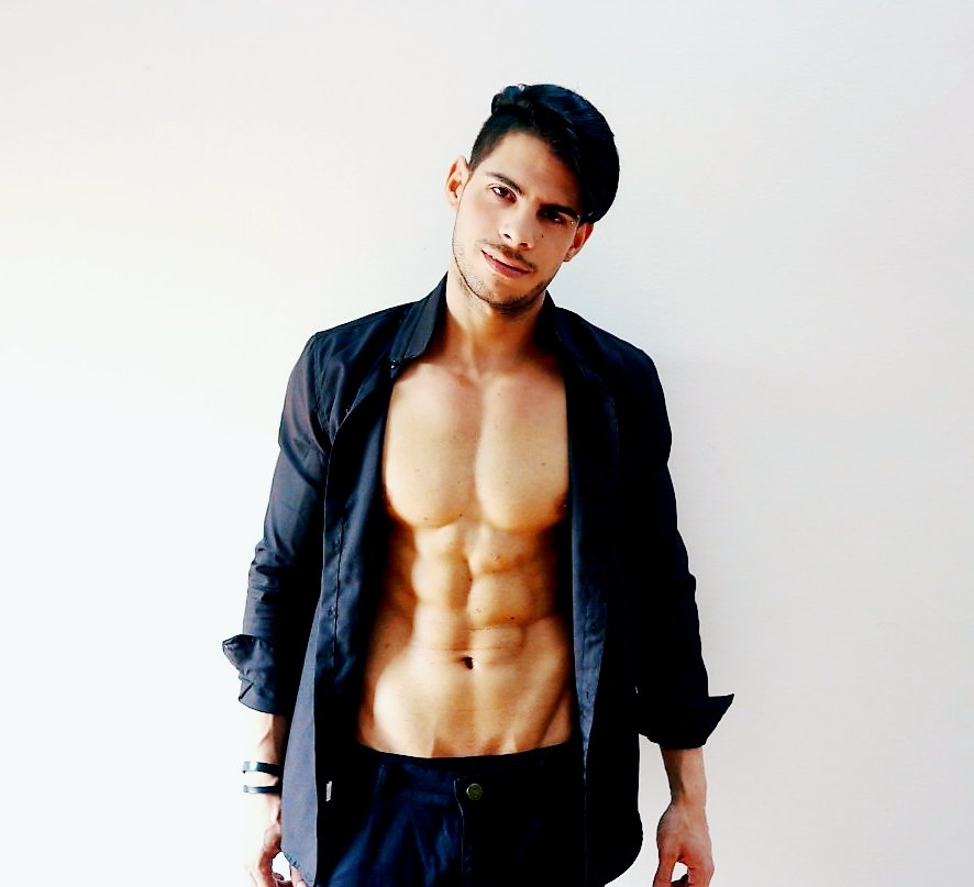 DiazGari's tweet photo. Happy new year 🎇 2022
#models #gym #fitness #lifestyle https://t.co/lBbiCcr5nh