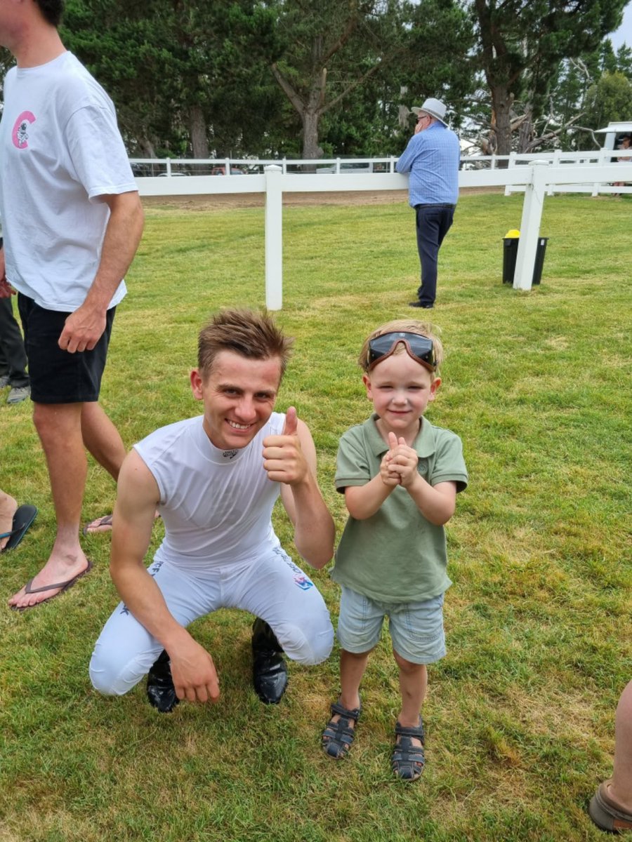 cunninghamraci's tweet photo. @LiamRiordan97 made Jacks day yesterday at Burrumbeet giving him his winning googles , so good to see looking after the future #hasnt taken them off https://t.co/tIEld1rXu8
