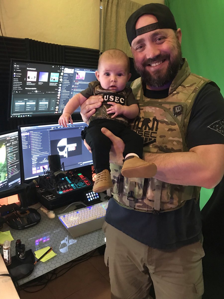 DocJLIVE's tweet photo. 24hr + 🚨 DROPS 🚨 Now LIVE! GIVEAWAYS, Viewer Raids, Scav Armies and more!
@bstategames @tarkov #EscapefromTarkov #USEC 

https://t.co/pftgMD0Ju9 https://t.co/8yFtbjEWFx