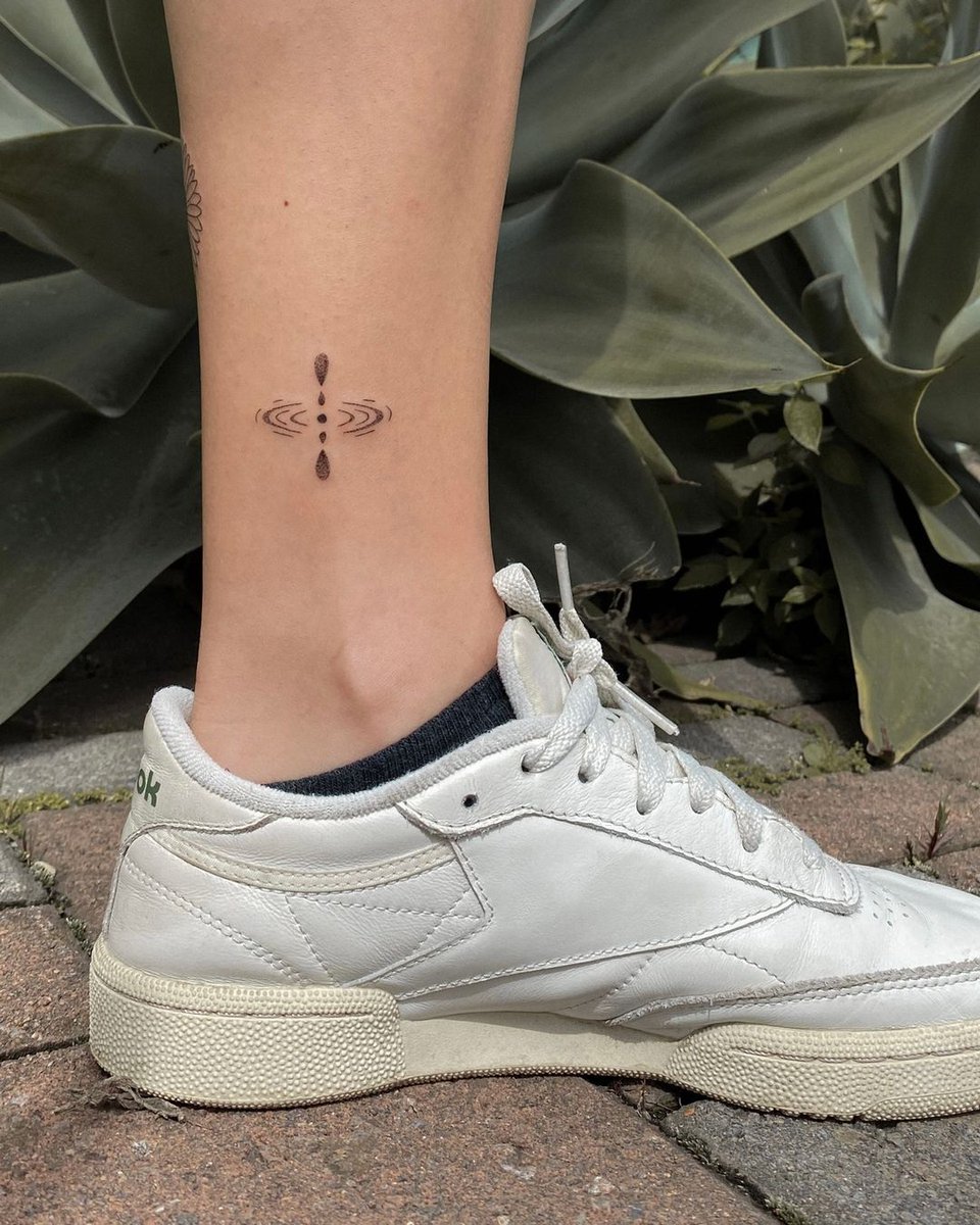 radicalcourse's tweet photo. Mindfulness symbol tattoos. Be here and now in 2022. https://t.co/HfHcWLa2tA