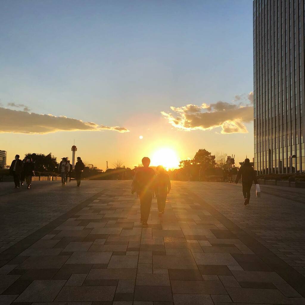 2943no3510's tweet photo. #夕日 #sunset 
#ガンダム #ユニコーンガンダム #gundam #unicorngundam 
#台場 #お台場 #daiba #odaiba
#ゆら照 https://t.co/pNpUTu5nGf