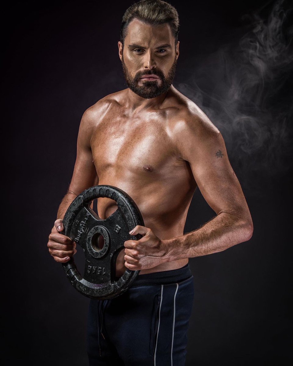 The Transformation you’ve been waiting for is here &amp; you can read all about it in <a href="/TheSun/">The Sun</a> 📰

With the help of <a href="/SixPackScotty/">Scott Harrison</a> &amp; The 6 Pack Revolution, <a href="/Rylan/">R Y L A N</a> has transformed his body &amp; mind.💪🏽

Click here to read the full story &amp; see more amazing photos:
thesun.co.uk/tvandshowbiz/1…