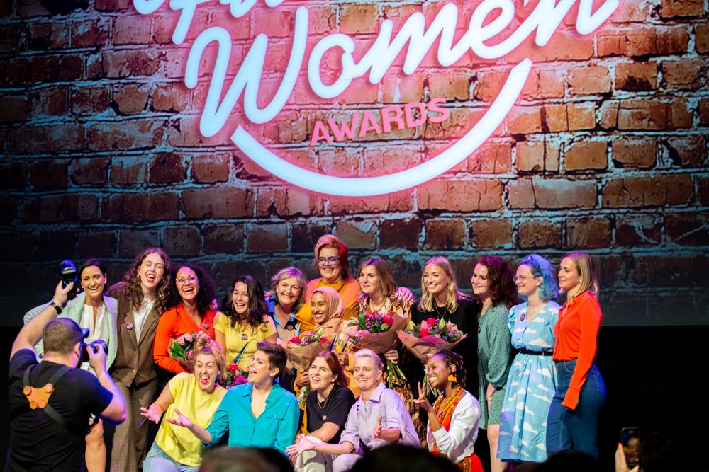 FunnyWomenLynne's tweet photo. Get into comedy with our upcoming @funnywomen events - #StandUptoStandOut #OpenMic & #ComedyCrashCourse - details here https://t.co/bC641m8Zn8. Perform, write and create your way into 2022!!! https://t.co/9RwzwiHS81