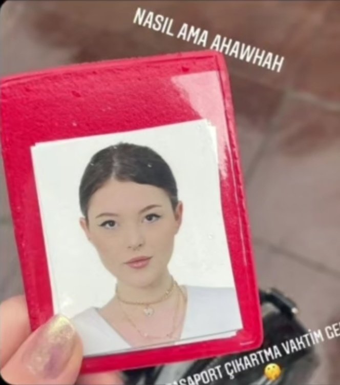 belesciferhatt's tweet photo. Kız vesikalıkta bile harika görünüyor her fotoğrafta shop makyaj veya efekt diyenler zirliyor şuan .d https://t.co/XSaN2EhoDQ