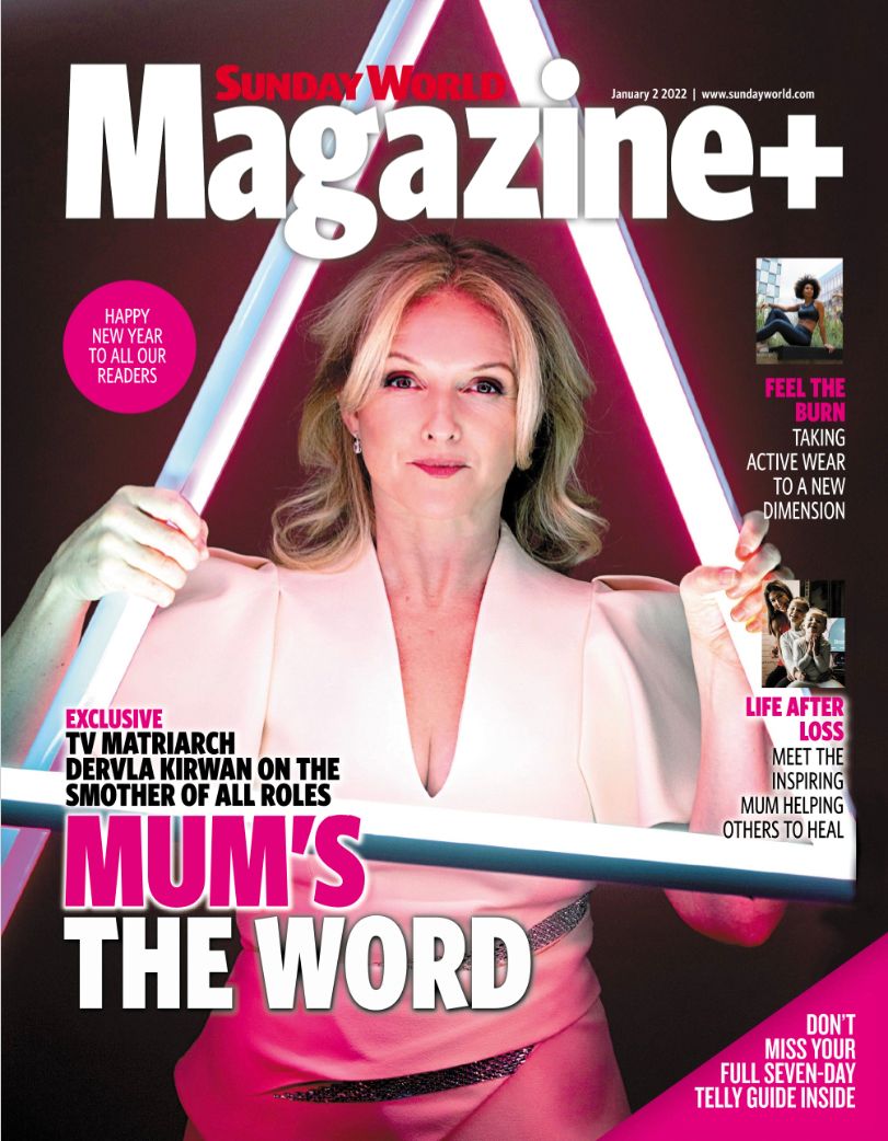 SundayWorldMag's tweet image. Dervla Kirwan gives the Smother of all Sunday newspaper interviews today talking botox, Michael Collins and religion..
#irishdrama #rte #exclusive 
#Smotherisback #sundayworld
Not forgetting your @garthbrooks calender. Two copies of the Sunday World this week possibly??